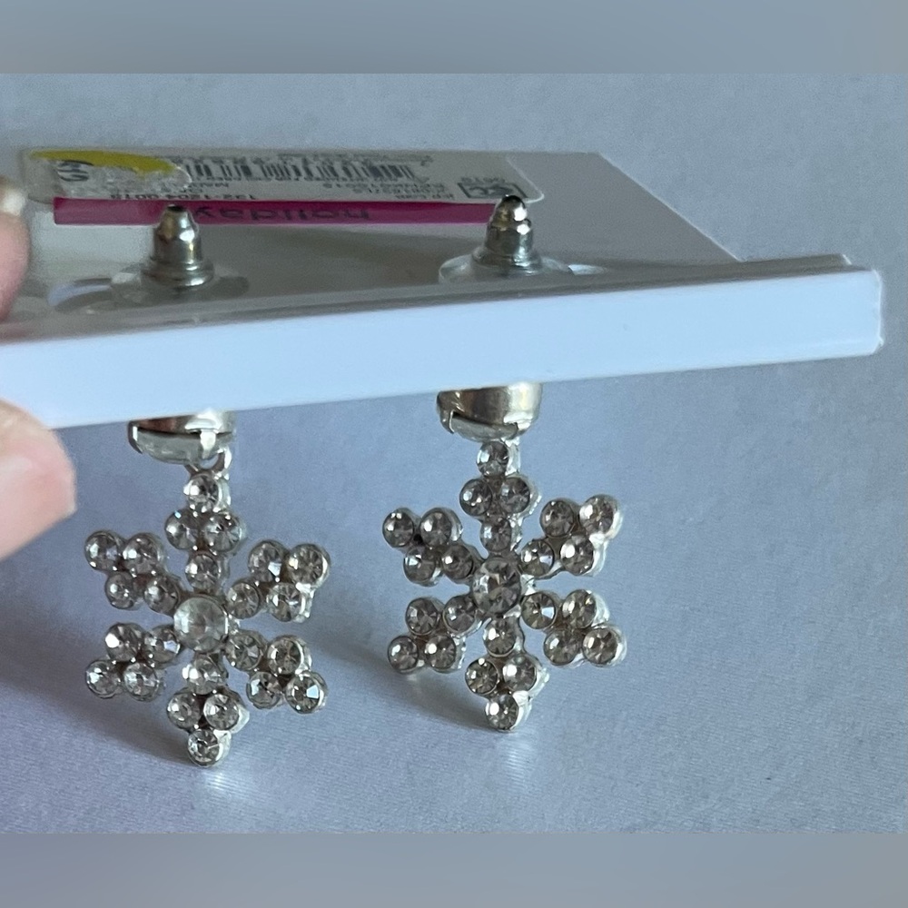 NWT Mixit Crystal Snowflake Christmas Holiday Earrings
